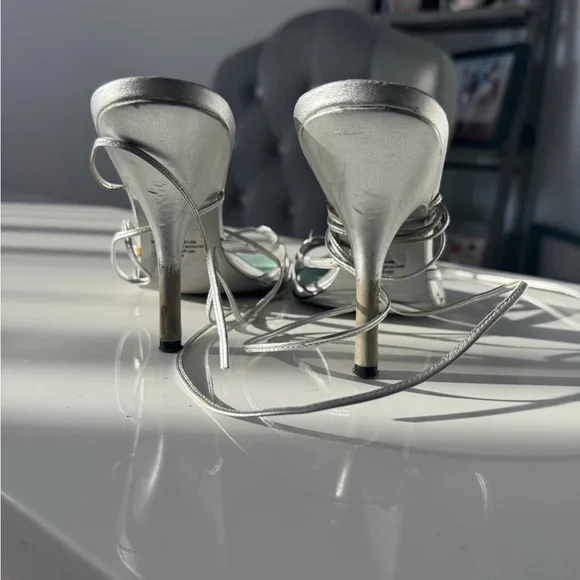 Guess tie up heels - Picture 3 of 5